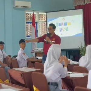 TRAINING PUBLIC SPEAKING”Singkat, Padat, Ngakak” begitulah pembelajaran Public Speaking yang berlangsung di SMK Turen